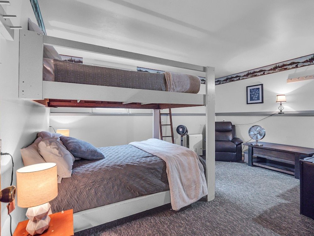 Timberline Lodge Suite 103 3