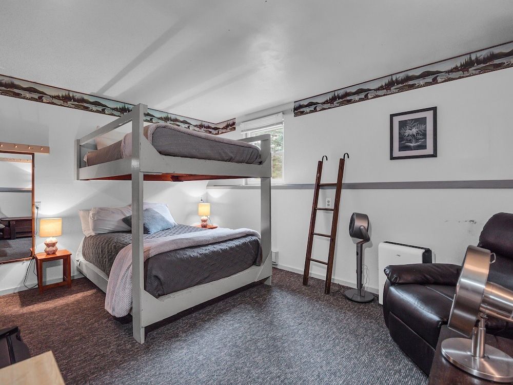 Timberline Lodge Suite 103