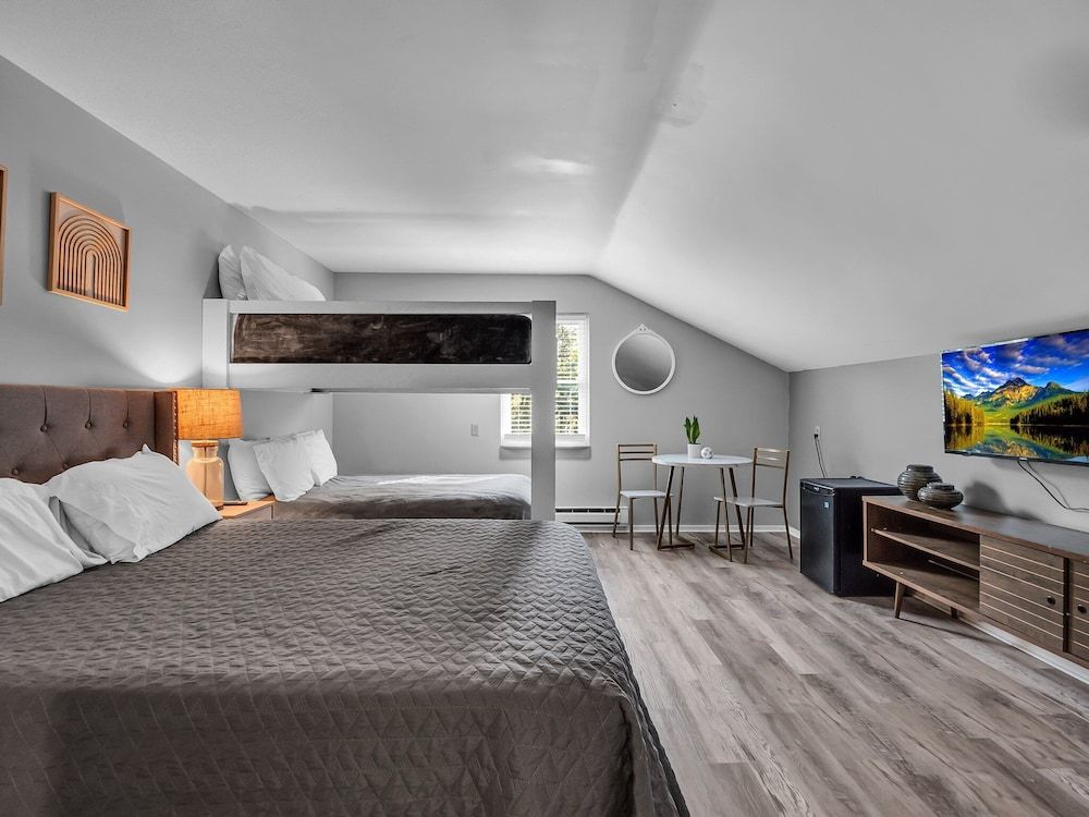 Timberline Lodge Room 301 4