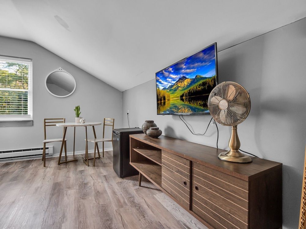 Timberline Lodge Room 301 7