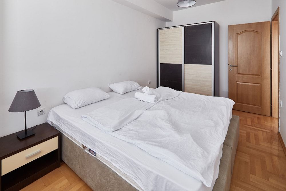 Smart Apartments Skopje Deluxe Apartment, 1 King Bed with Sofa bed, City View 4