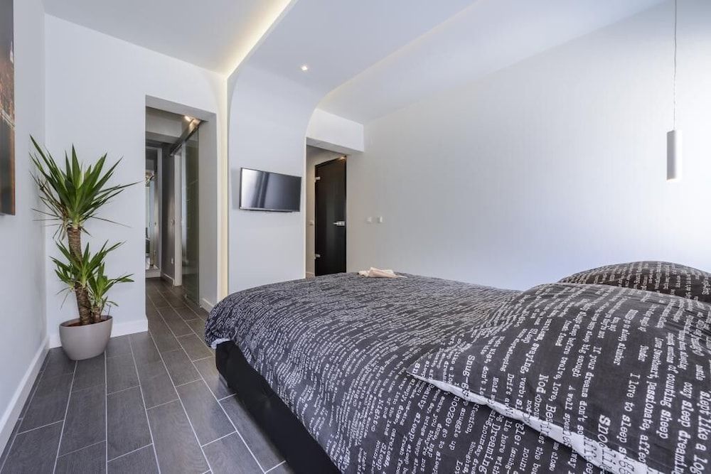 Apartment (Two Bedroom Apartment with Balcony an)