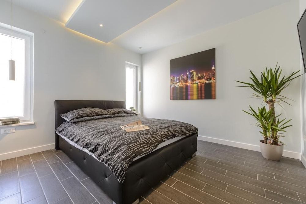 Apartment (Two Bedroom Apartment with Balcony an)