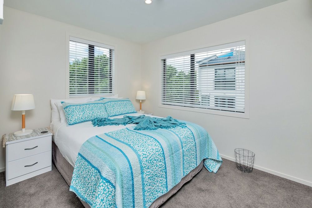 undefined Beautifully Styled 2BR w 2 Carparks & Aircon 5