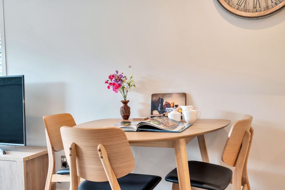 undefined Beautifully Styled 2BR w 2 Carparks & Aircon 10