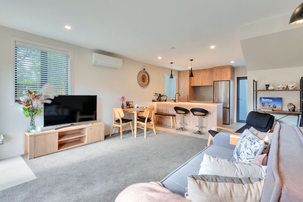 undefined Beautifully Styled 2BR w 2 Carparks & Aircon 8