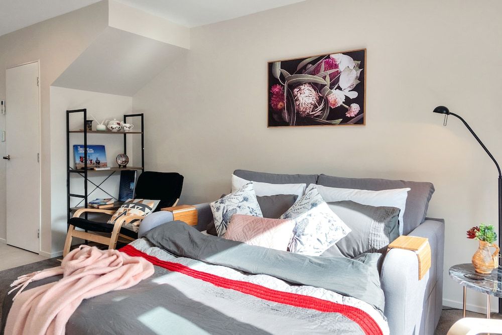 Beautifully Styled 2BR w 2 Carparks & Aircon House, 2 Bedrooms 14