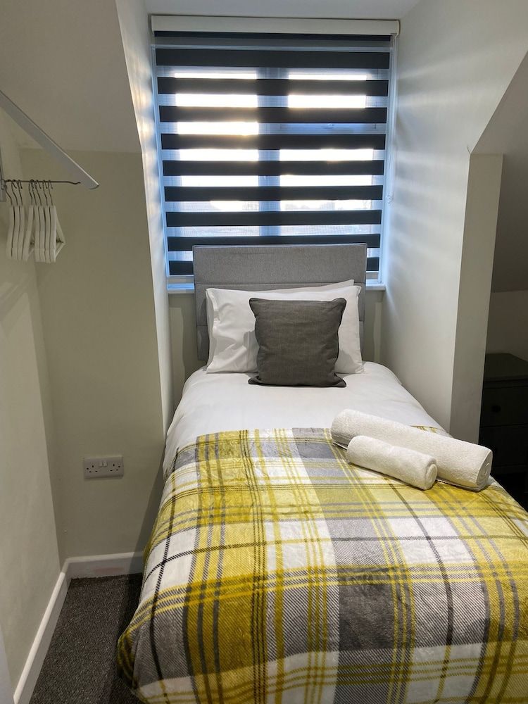 Luxury Apartment, Private Bathroom (4 Bed and Sofa Bed)