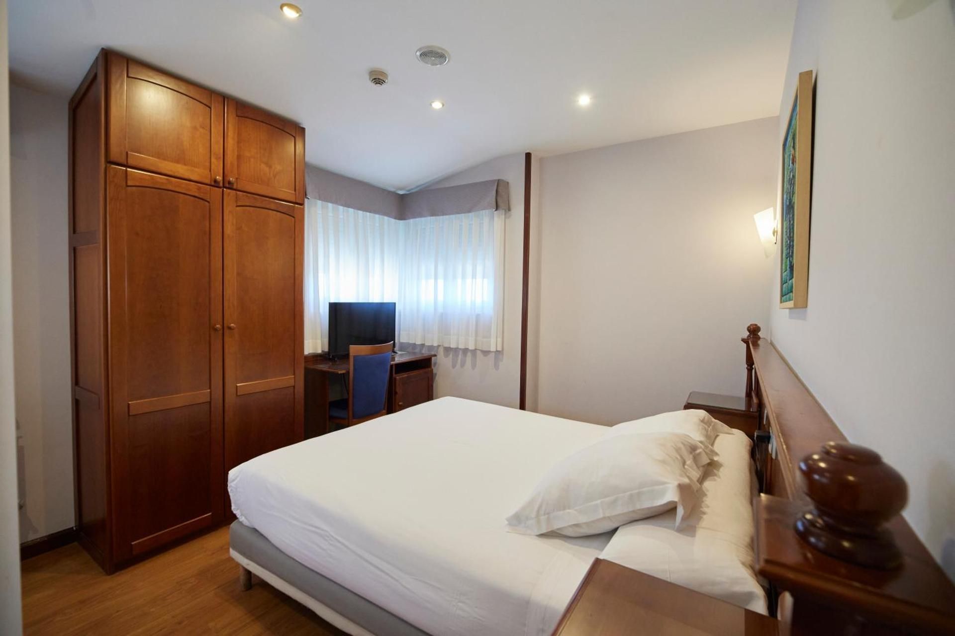 Double or Twin Room (Parking Included)