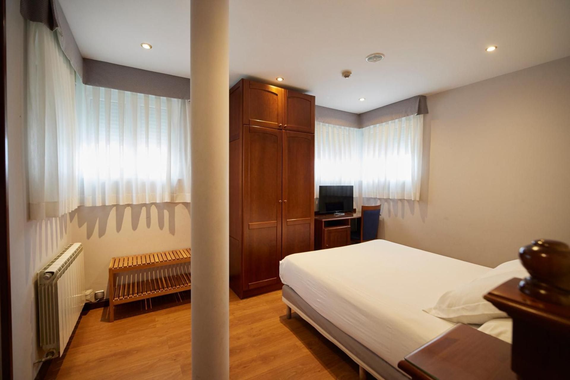 Double or Twin Room (Parking Included)