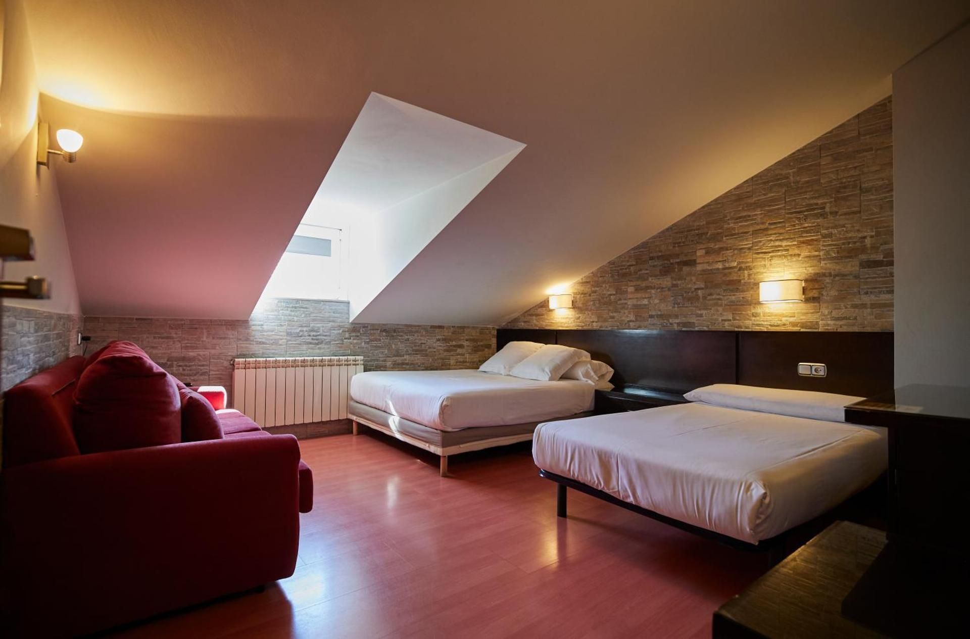Family Room with spa bath (2 Adults + 1 Child)