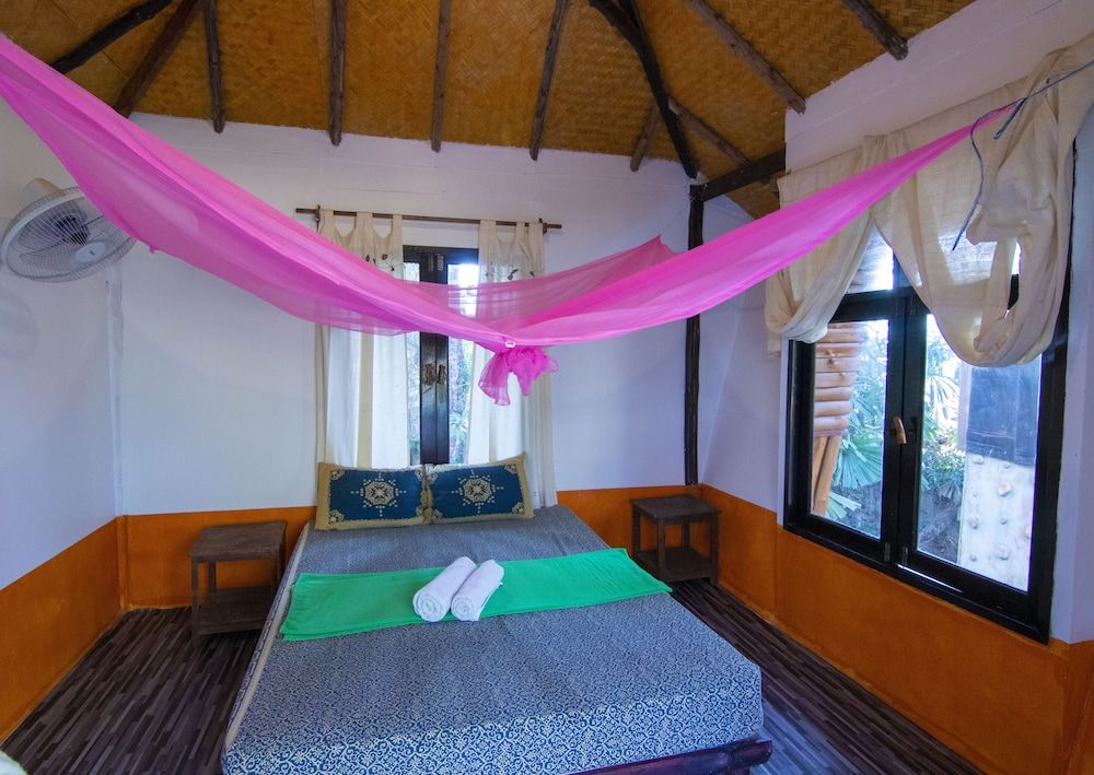 Ban Na Kai Mook Beach Double Bungalow with Fan 6