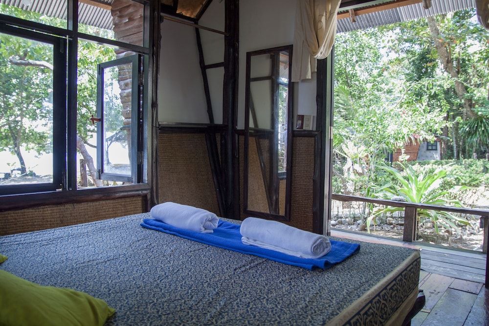 Ban Na Kai Mook Beach Double Bungalow with Fan 7