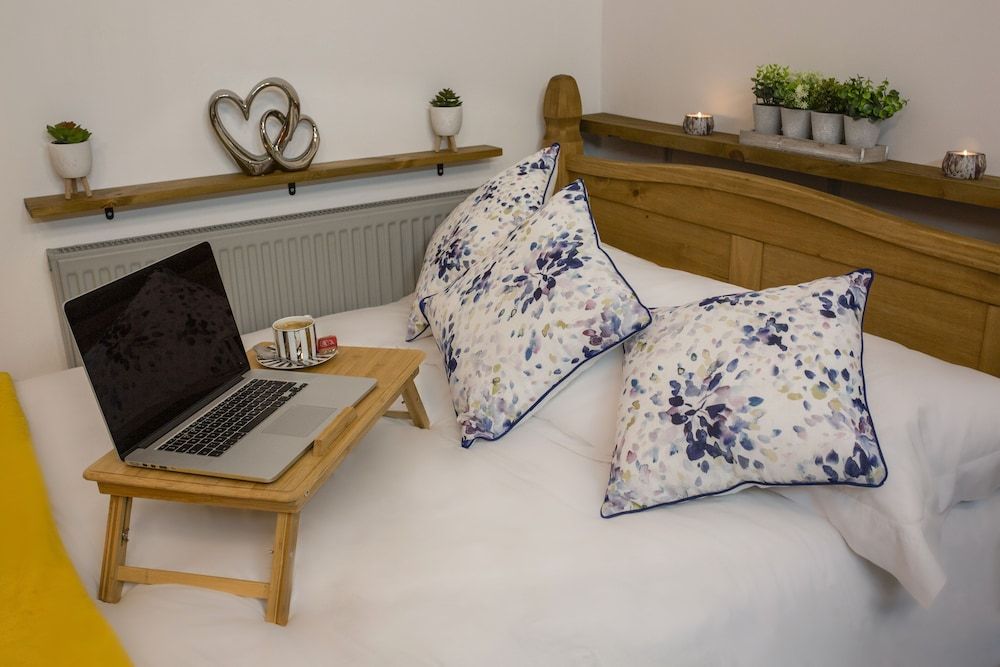 Cades Accommodation Comfort Double Room, Shared Bathroom (1st Floor ) 5