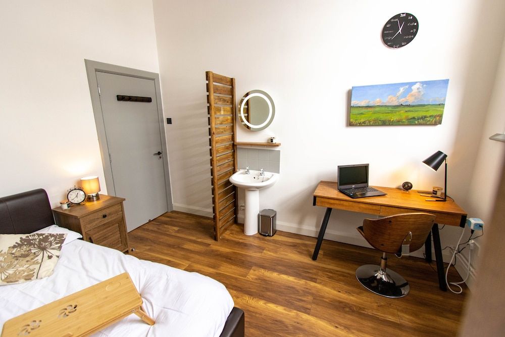 Cades Accommodation Comfort Double Room, Shared Bathroom (1st Floor ) 12