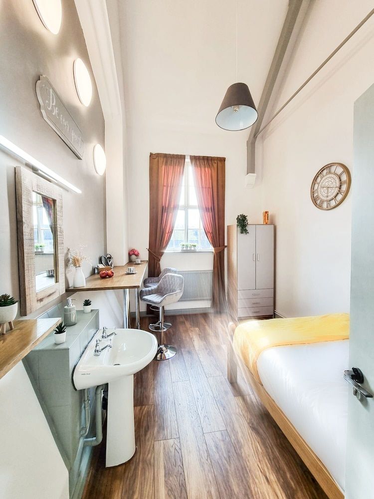 Cades Accommodation Comfort Double Room, Shared Bathroom (1st Floor ) 14