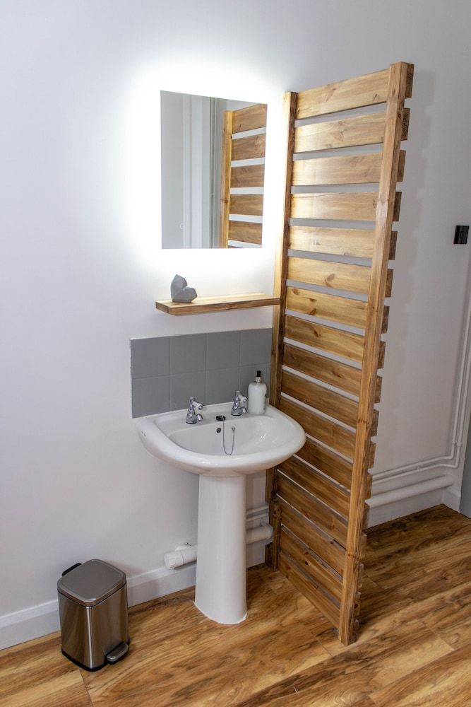 Cades Accommodation Comfort Single Room, Shared Bathroom (1st Floor ) 8