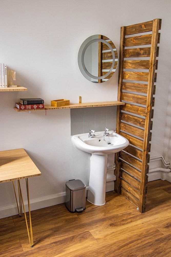 Cades Accommodation Comfort Single Room, Shared Bathroom (1st Floor ) 7