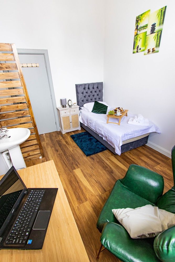 Cades Accommodation Comfort Single Room, Shared Bathroom (1st Floor ) 4