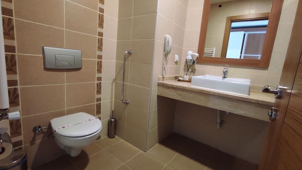 Westport İstanbul Hotel Deluxe Double or Twin Room 6