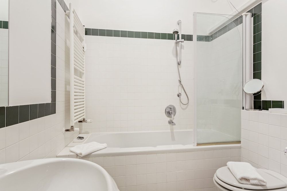 Renovated Penthouse Duomo & Via Torino Apartment, 2 Bedrooms, Non Smoking 15