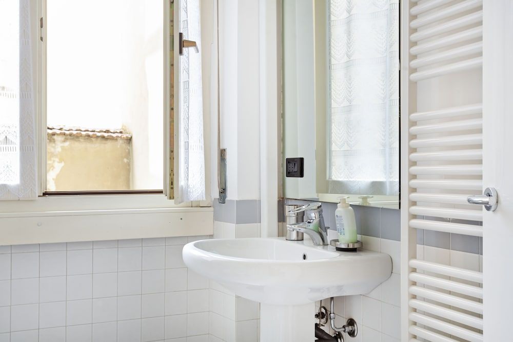 Renovated Penthouse Duomo & Via Torino Apartment, 2 Bedrooms, Non Smoking 16