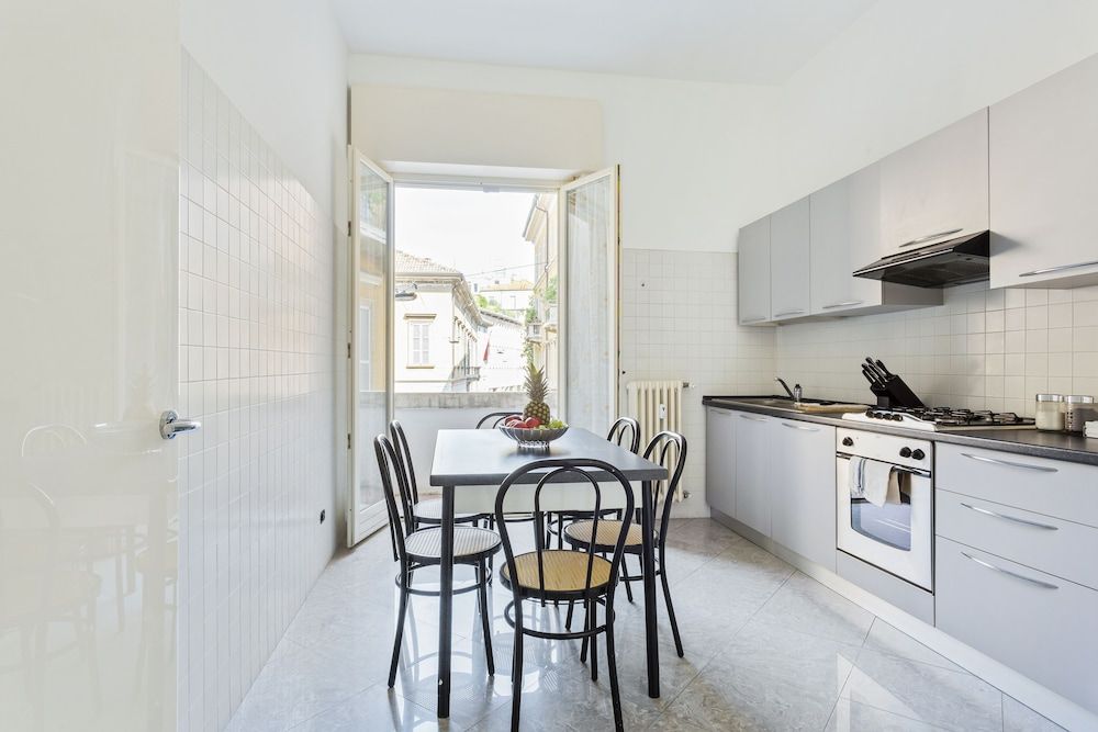 Renovated Penthouse Duomo & Via Torino Apartment, 2 Bedrooms, Non Smoking 10