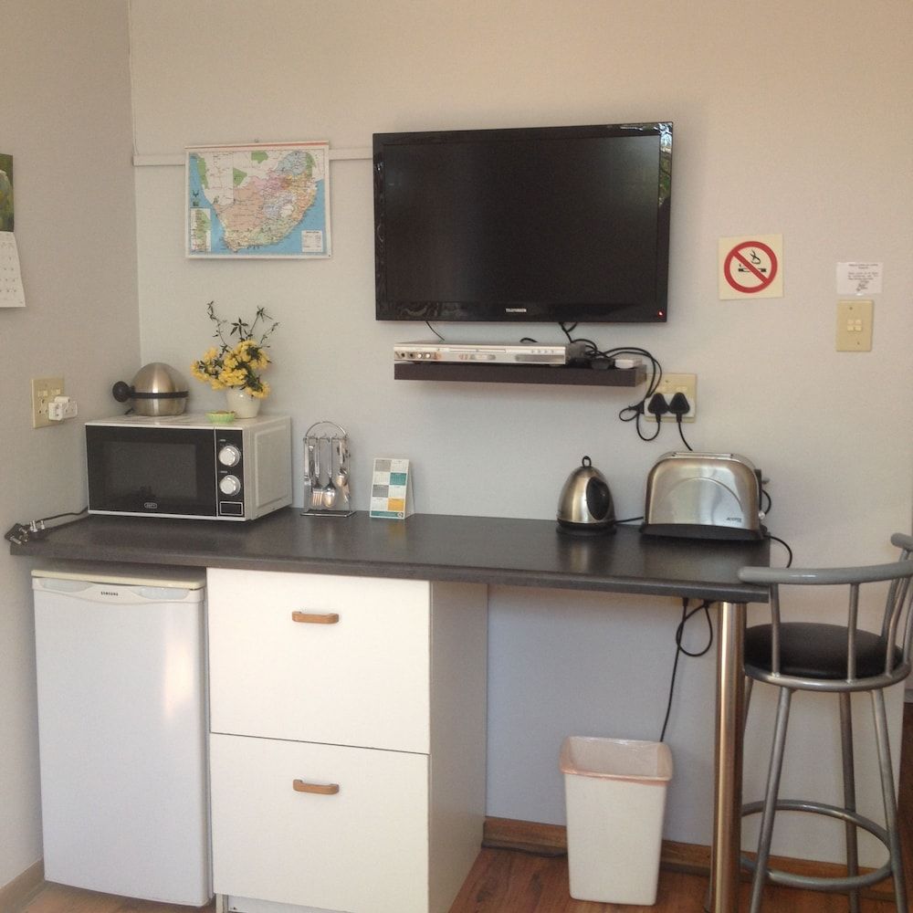 The Nook B&B Comfort Twin Room, Multiple Beds, Refrigerator & Microwave, Garden View 2