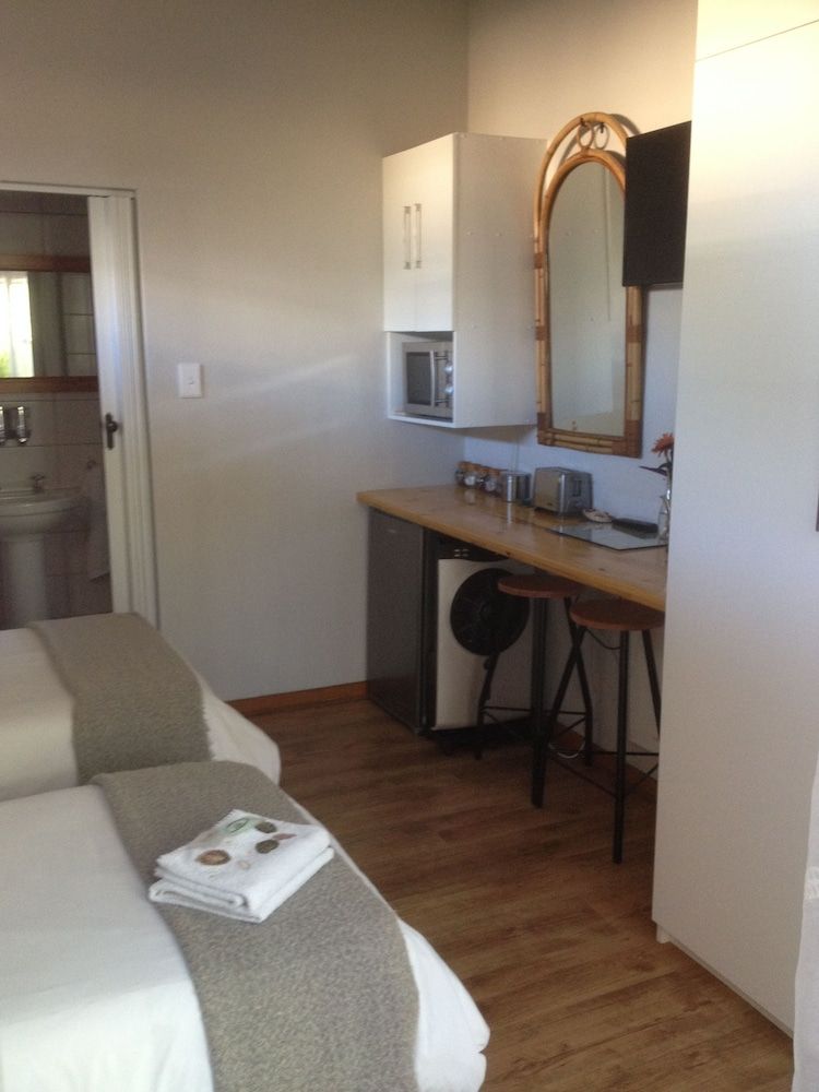 The Nook B&B Comfort Twin Room, Multiple Beds, Refrigerator & Microwave, Garden View 5