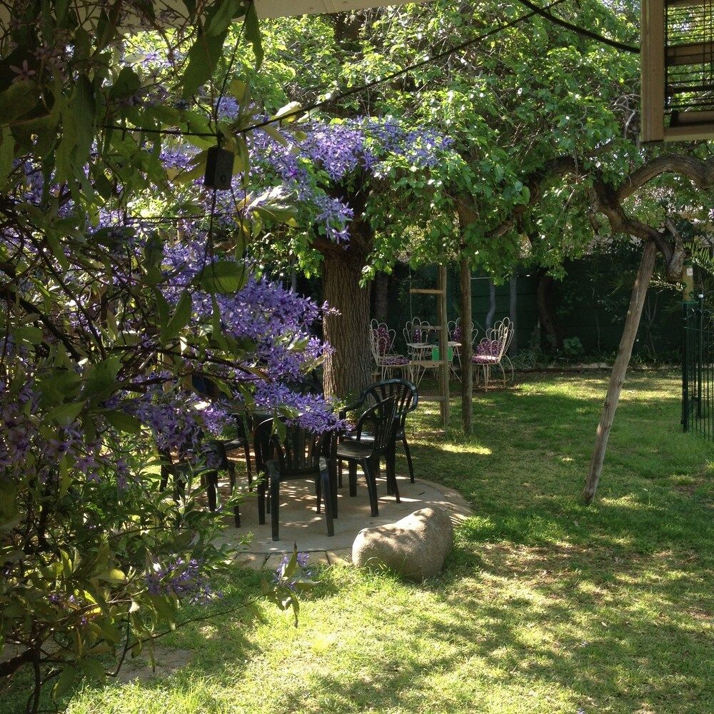 The Nook B&B Comfort Twin Room, 2 Twin Beds, Refrigerator & Microwave, Pool View 7