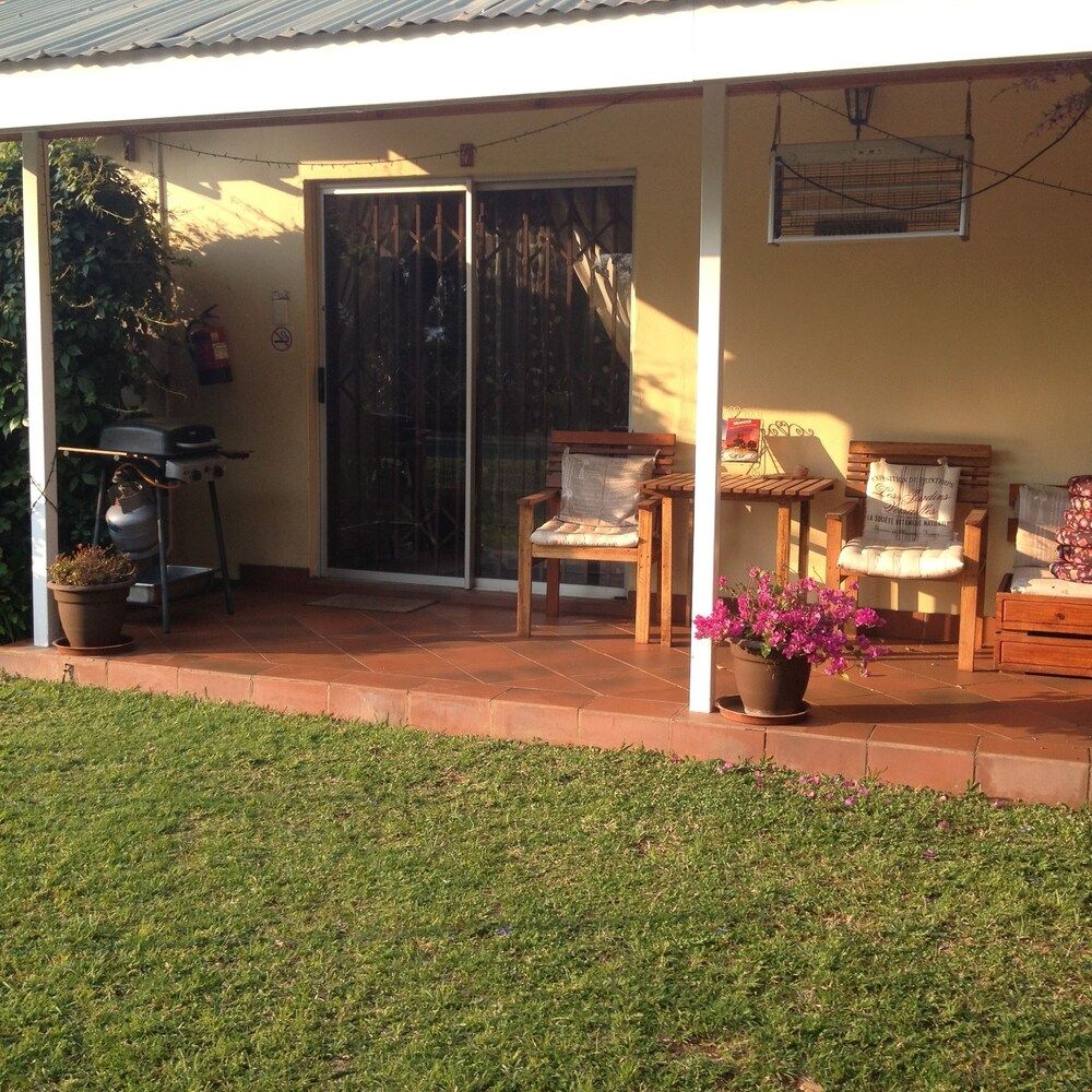 The Nook B&B Comfort Twin Room, 2 Twin Beds, Refrigerator & Microwave, Pool View 5