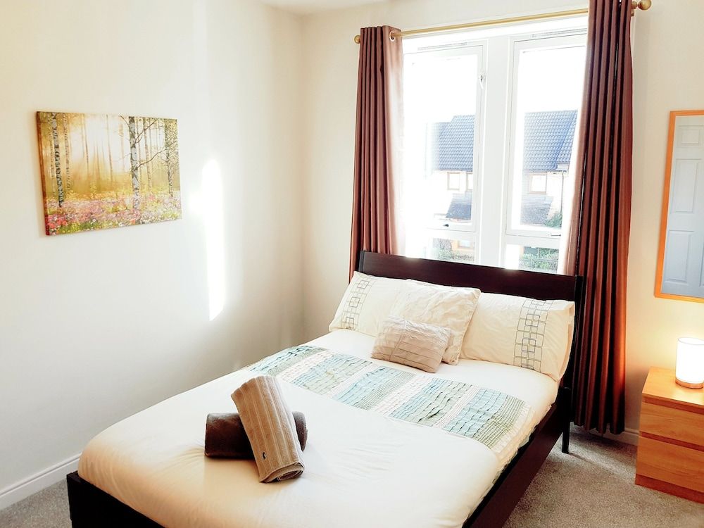 undefined Warm Cosy Family Home With Free Parking 6