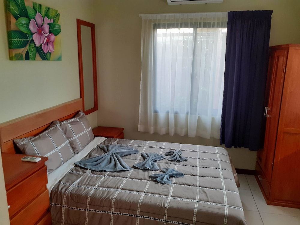 undefined Max Garden and Pool 9