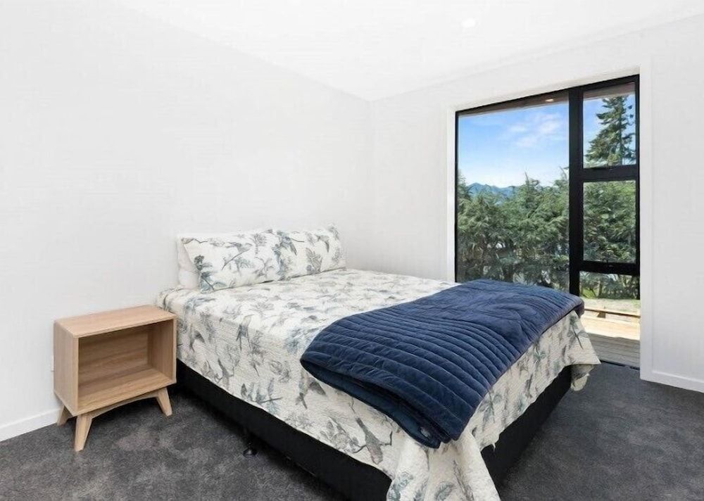 undefined Newly Built Luxe House with Magnificent View 4