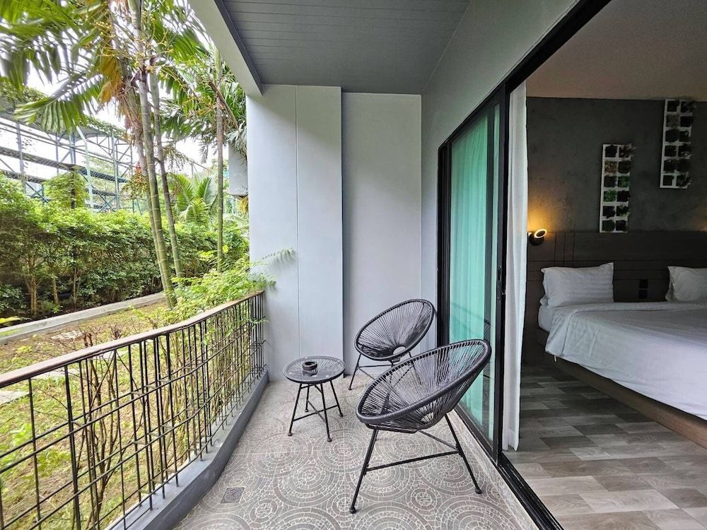 Little Loft Hotel Deluxe Double Room 4