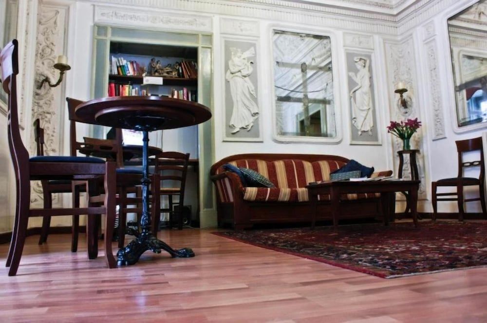 undefined Miseria e Nobiltà 9