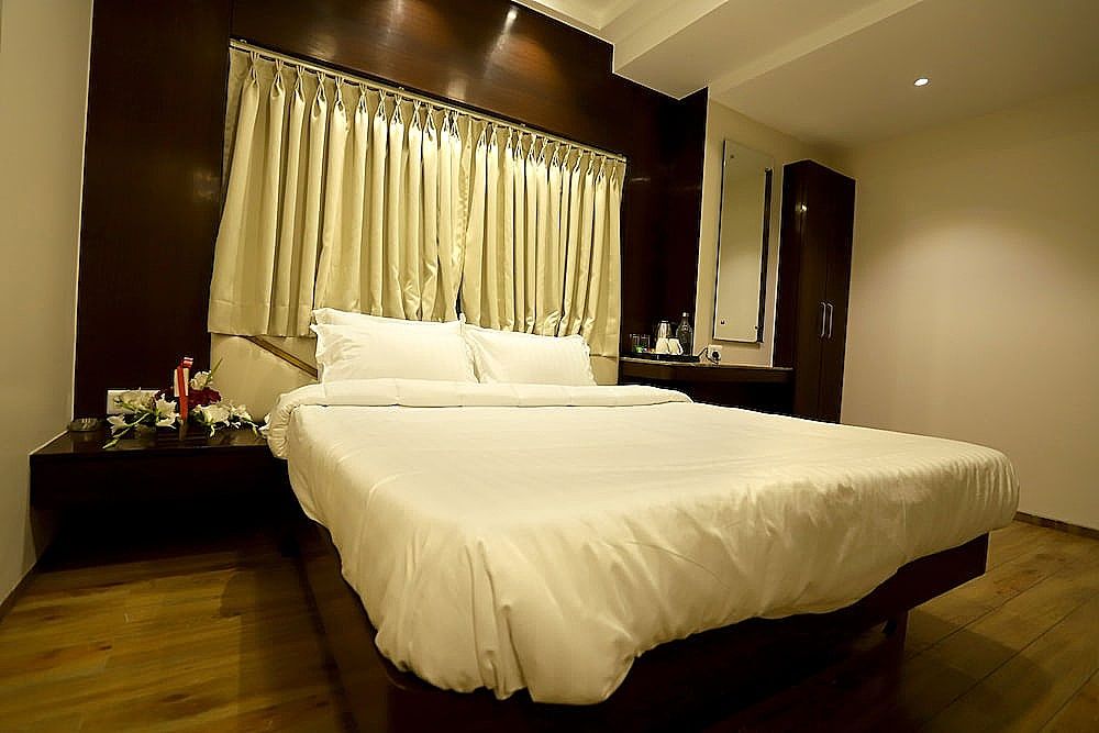 Hotel Grand Girdhar Deluxe Double Room 3