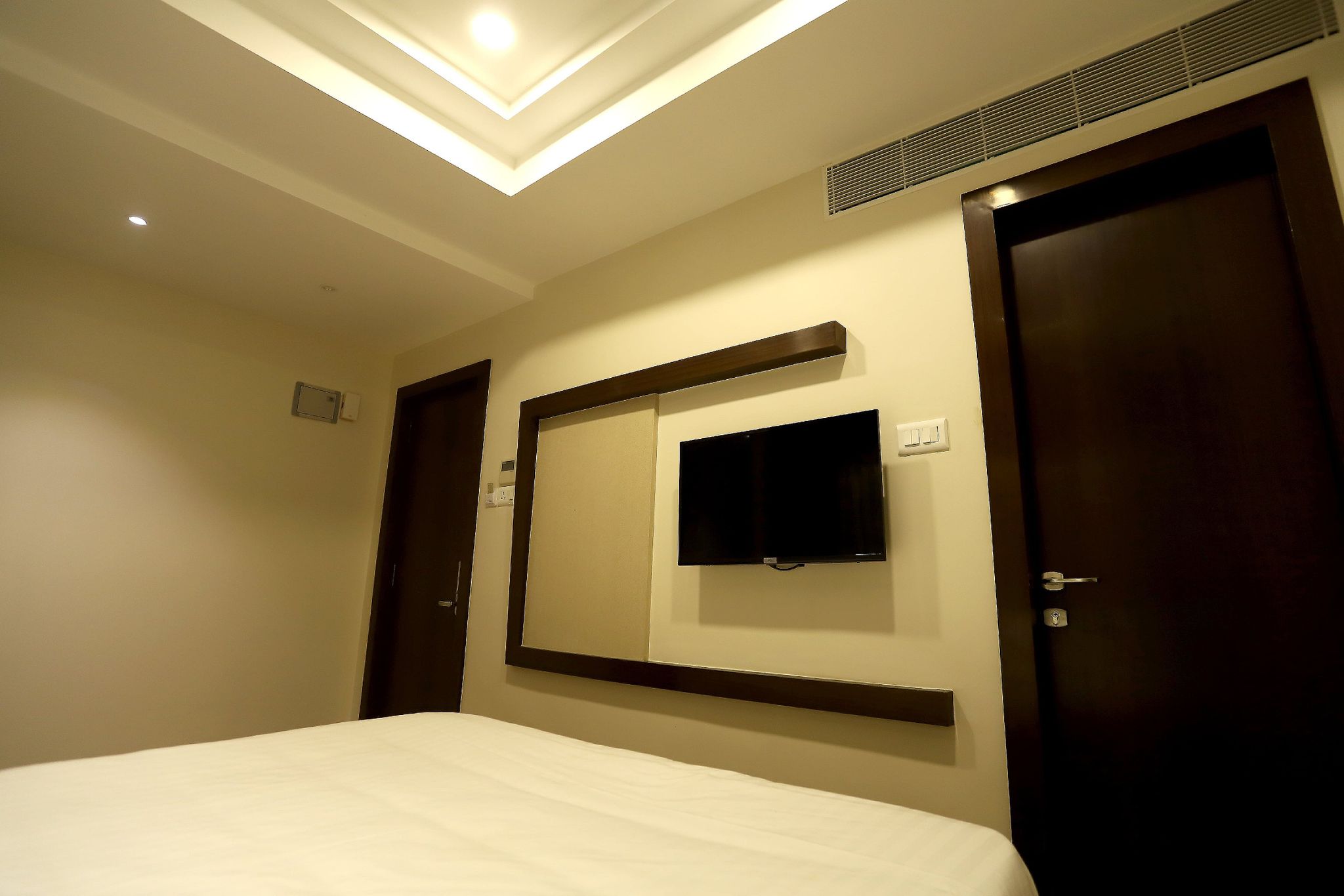 Hotel Grand Girdhar Deluxe Double Room 4