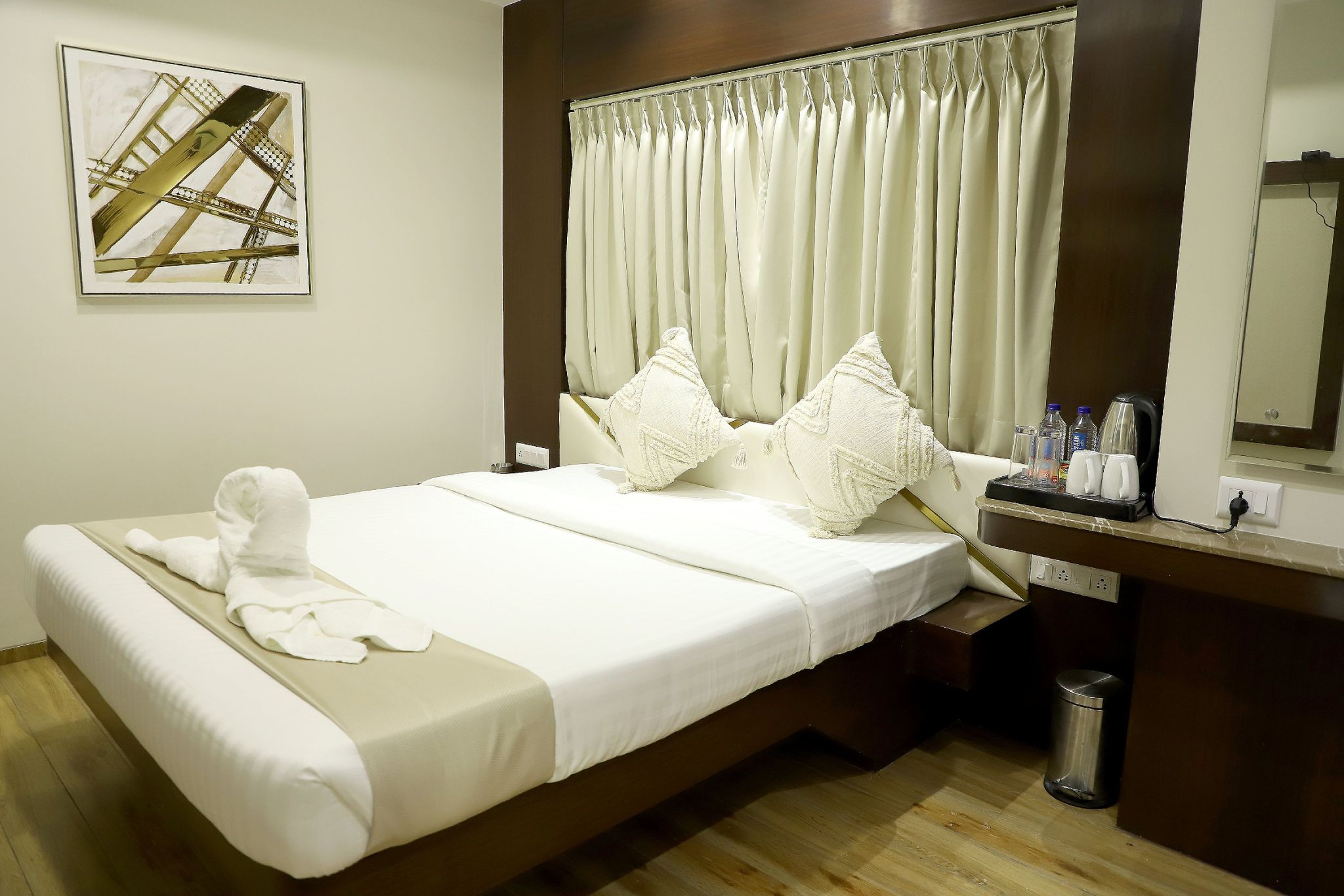 Hotel Grand Girdhar Deluxe Double Room 7