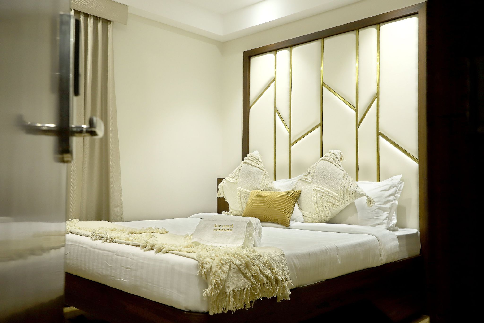 Hotel Grand Girdhar Deluxe Double Room 2