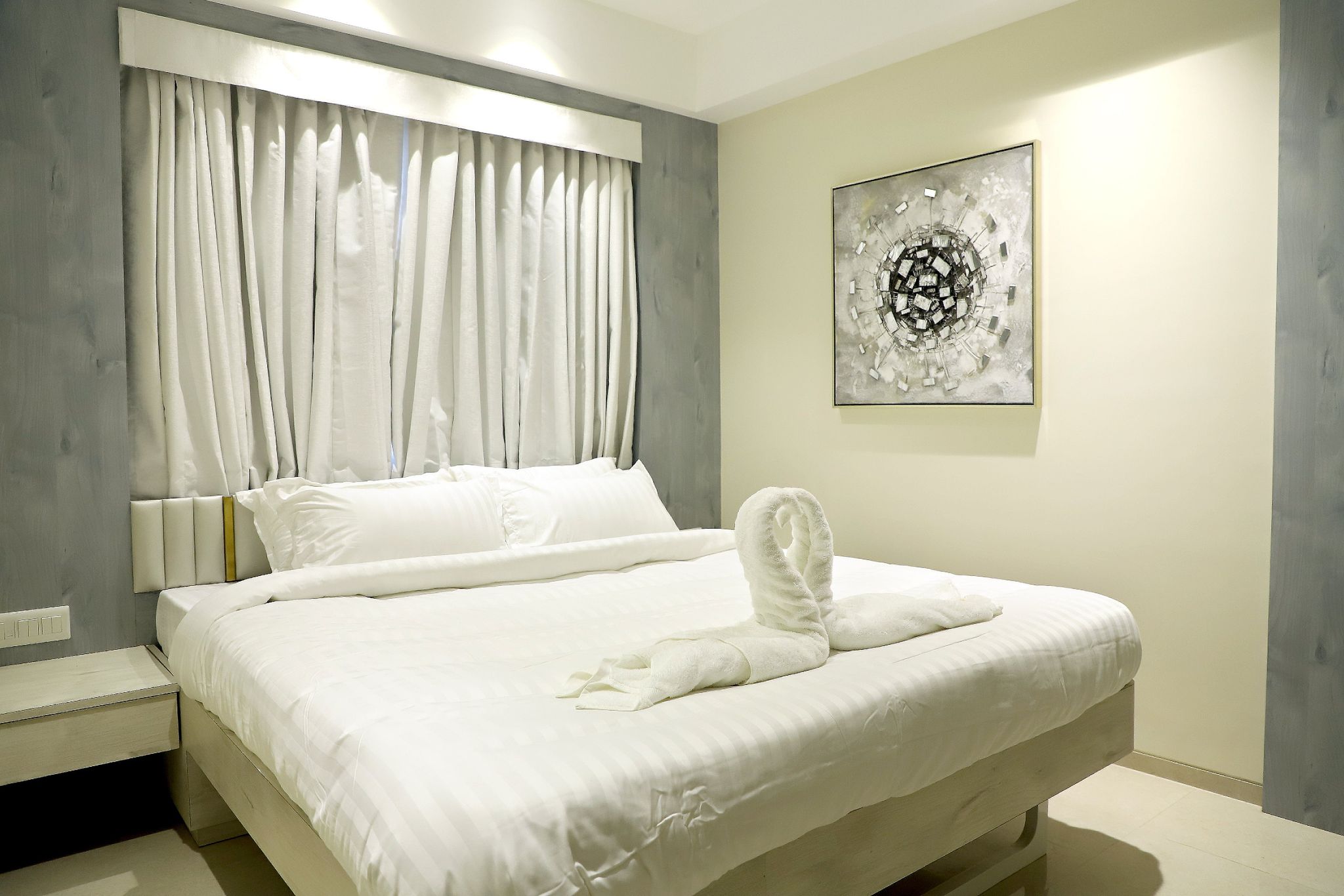 Hotel Grand Girdhar Deluxe Double Room 8