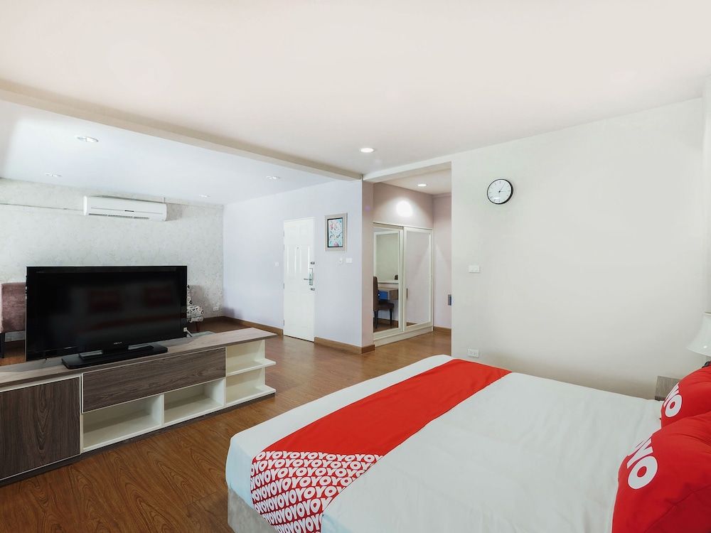 OYO 995 Blue Cafe Apartment Deluxe Double Room 7