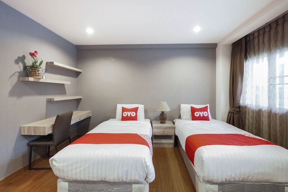 OYO 995 Blue Cafe Apartment Premier Twin Room 3