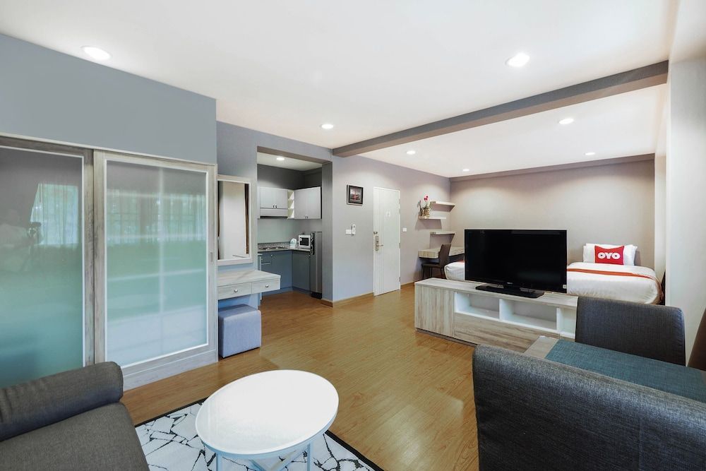 OYO 995 Blue Cafe Apartment Premier Twin Room 6