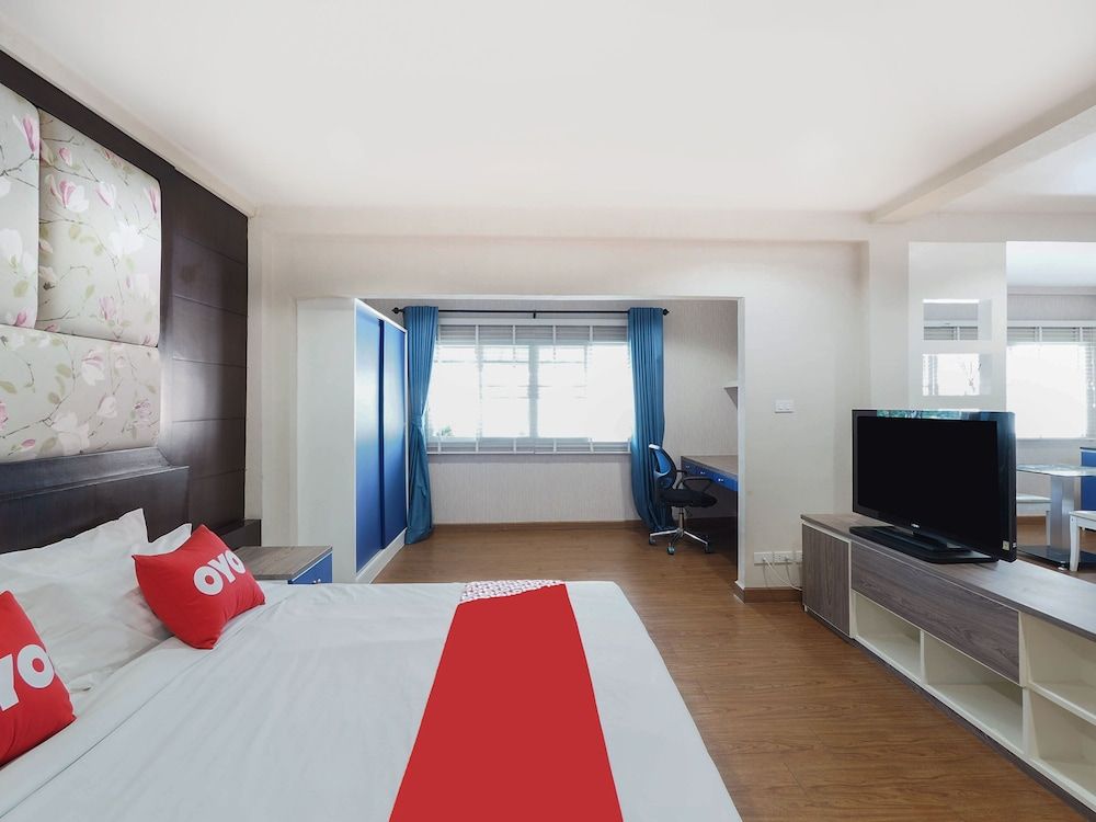 OYO 995 Blue Cafe Apartment Deluxe Double Room 2