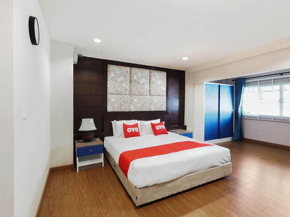 OYO 995 Blue Cafe Apartment Deluxe Double Room 8
