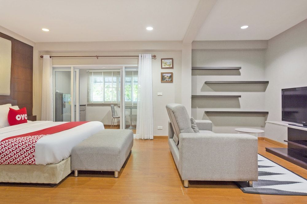 undefined OYO 995 Blue Cafe Apartment 10