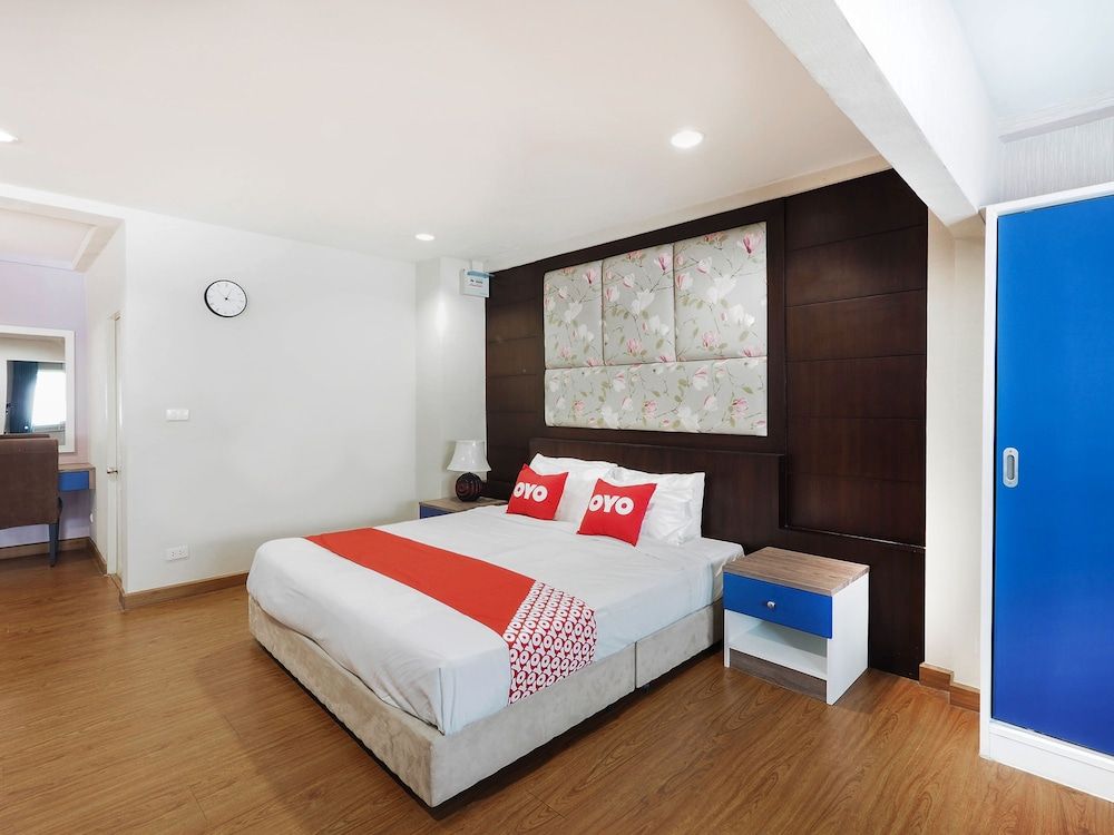 OYO 995 Blue Cafe Apartment Deluxe Double Room 10