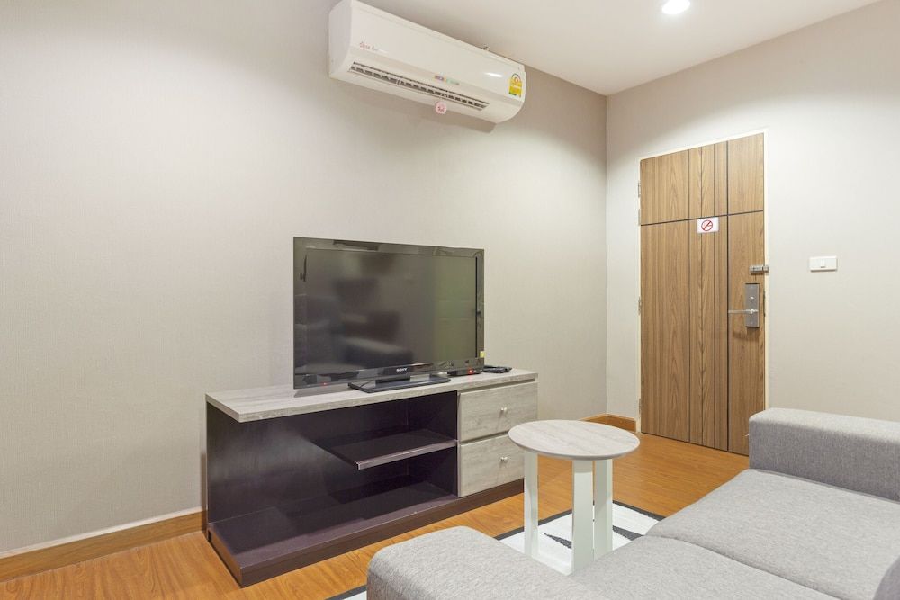 undefined OYO 995 Blue Cafe Apartment 7