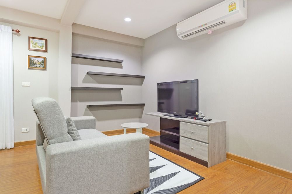 OYO 995 Blue Cafe Apartment Premier Double Room 8